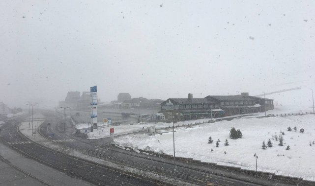 Nisan ayında yağan kar, Erciyes&#039;i beyaza bürüdü