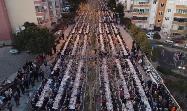 O şehirde bir cadde kapandı: 5 bin kişi aynı sofrada buluştu