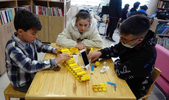 Öğrenciler 3 boyutlu yazıcı ile kendi ürünlerini tasarlıyor