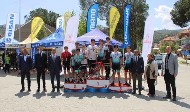 Öğrenciler bisiklet yarışmasında dereceye girmek için ter döktü