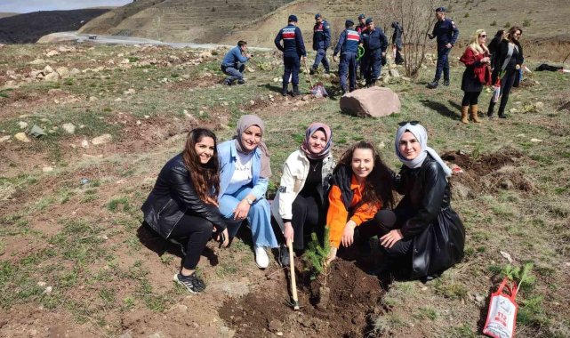 Öğrenciler doğaya iz bıraktı