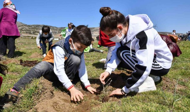 Öğrenciler lavantaları toprakla buluşturdu