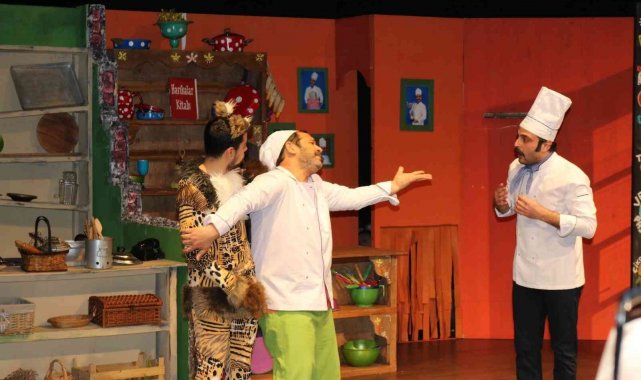 Öğrenciler tiyatroyla buluşmaya devam ediyor