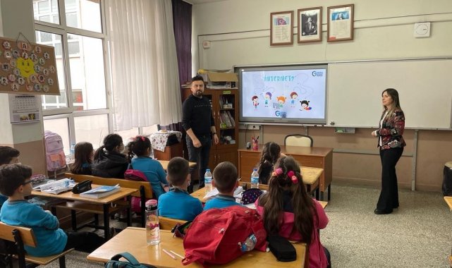 Öğrencilerin hayallerindeki hikayeler yazıya dönüşüyor