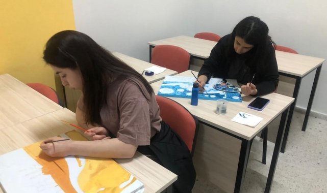 Öğrencilerin resim sergisi beğeni topladı