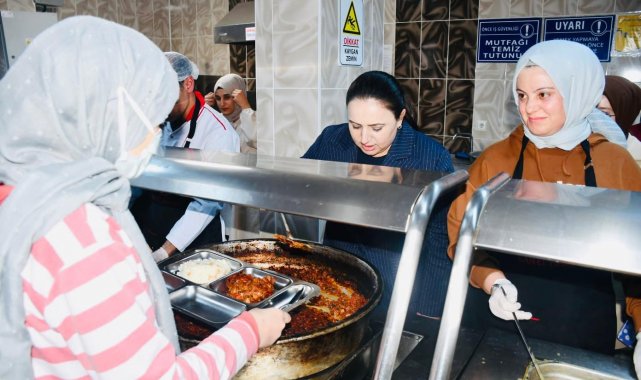 Öğrencilerle iftarda bir araya geldi