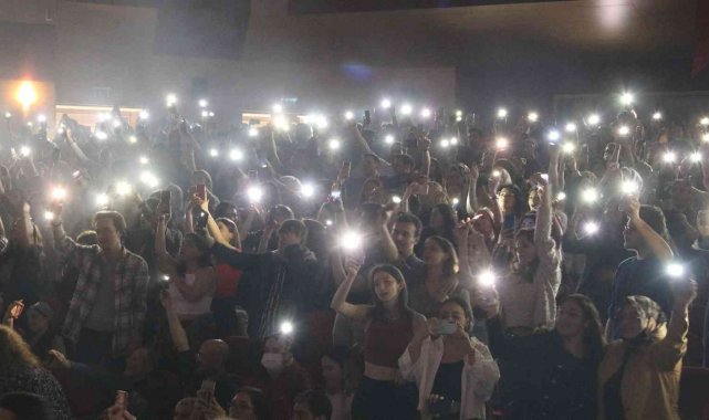 Öğrencisi olduğu üniversitede konser verdi