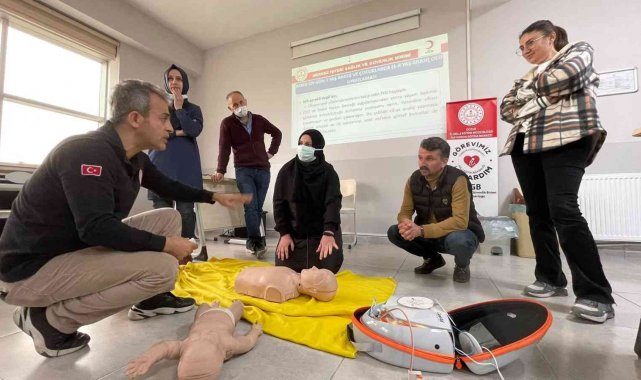 Öğretmenlerin ilk yardım eğitimi devam ediyor