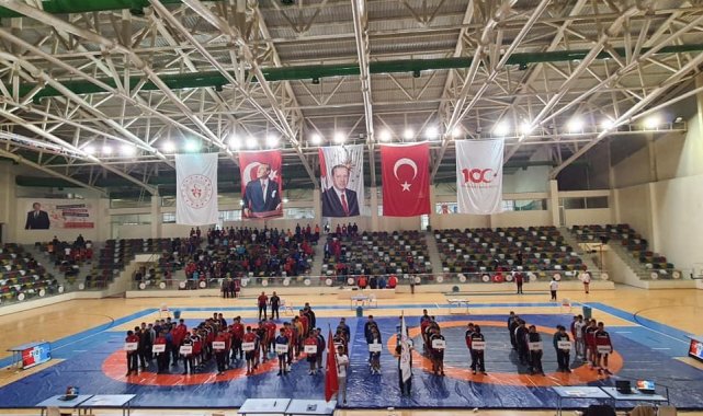 Okul Sporları Güreş Yıldızlar grup müsabakaları başladı