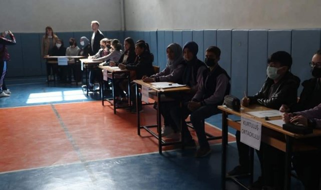 Okullar arası bilgi yarışması düzenlendi