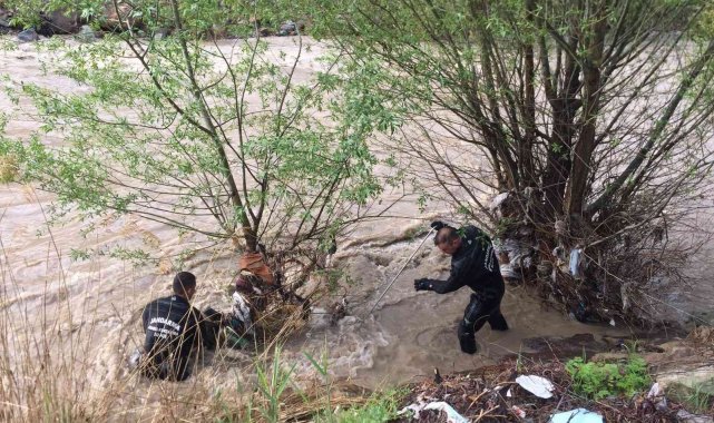 Oltu çayında kaybolan çifti arama çalışmalarına başlandı