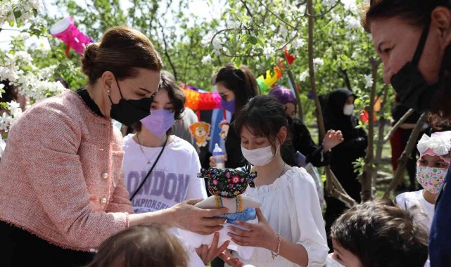 Onkoloji tedavisi gören minikler DEÜ'de gönüllerince eğlendi