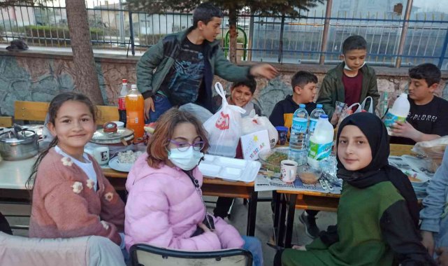 Ortaokul öğrencileri iftarda bir araya geldi