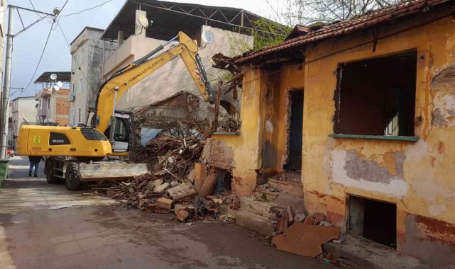 Osmangazi&#039;de 2 metruk bina yıkıldı