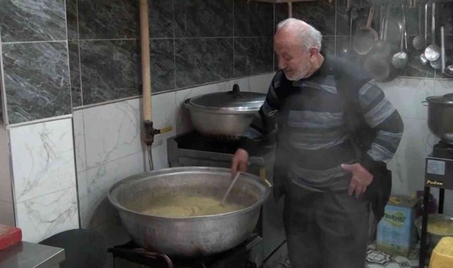 Osmanlı geleneğini Ramazan'da da yaşatıyor