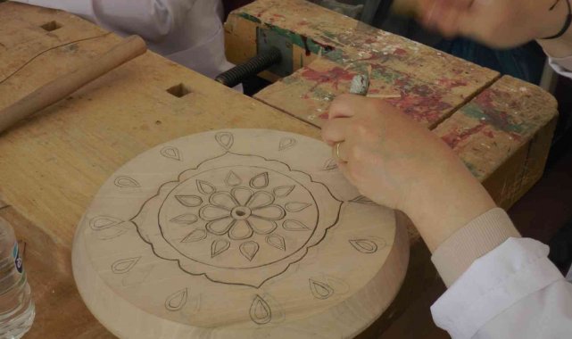 Osmanlı Sarayını süsleyen Sedef Sanatını bugüne taşıyorlar