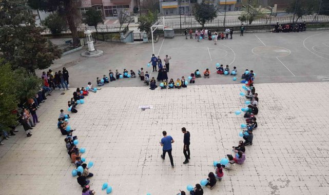 Otizme dikkat çektiler