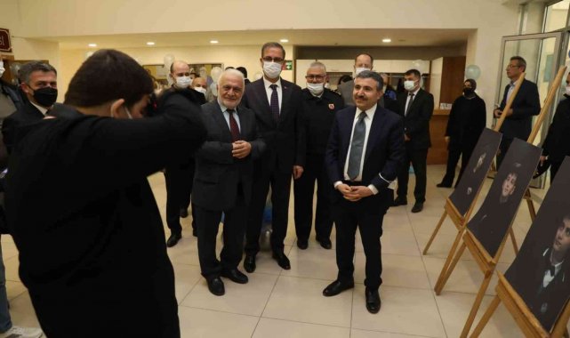 Otizmli öğrencilerin sergisi ilgi çekti