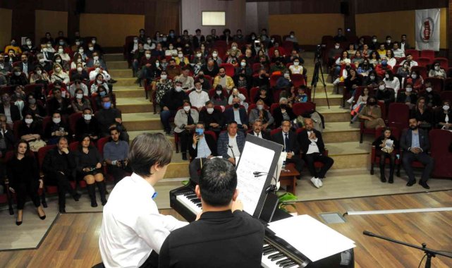 Otizmli Ulutaş, ADÜ Veteriner Fakültesi'nde konser verdi