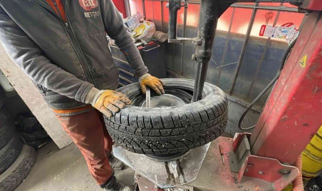 Oto lastikçilerde değişim yoğunluğu yaşanıyor