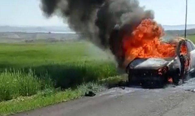 Otomobil alev topuna döndü