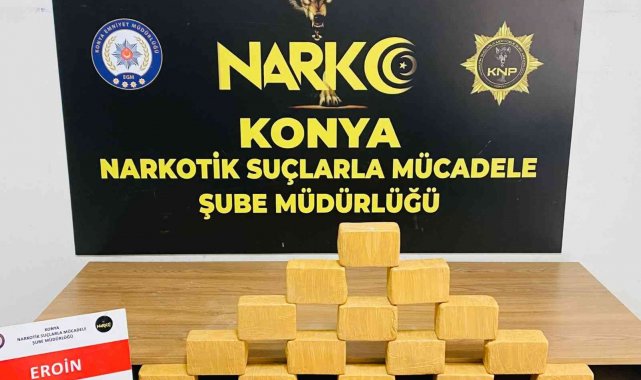 Otomobildeki eroin polisin dikkatinden kaçmadı