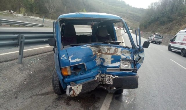 Panelvan araç bariyerlere çarptı: 1 yaralı