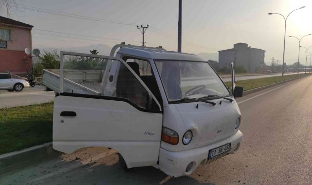 Park halindeki kamyoneti çalan şahıs kaza yapınca yakalandı