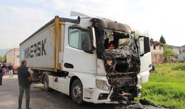 Park halindeki tırda çıkan yangın itfaiye ekiplerince söndürüldü