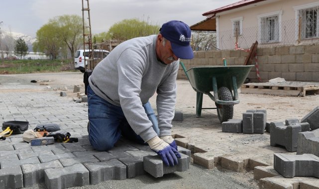 Parke yol bakım onarım çalışmaları devam ediyor