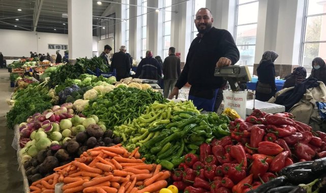 Pazarlarda fiyatlar yarı yarıya düştü
