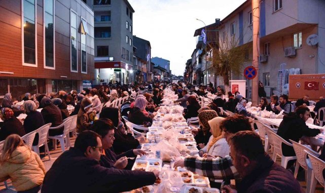 Pazaryeri'nde 4 bin vatandaş birlikte iftar açmanın mutluluğunu yaşadı