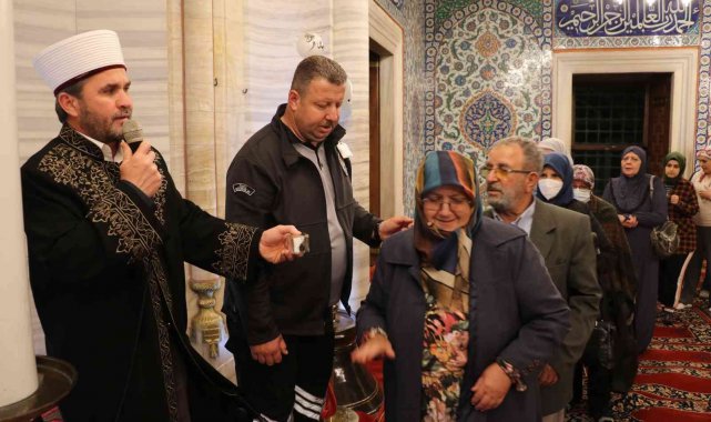 Peygamber Efendimizin Sakal-ı Şerif'i görenler gözyaşlarına hâkim olamadı