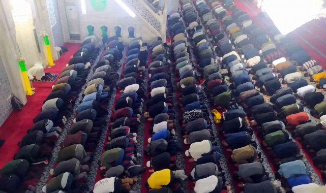 Peygamberler şehri Şanlıurfa'da ilk teravih namazı kılındı