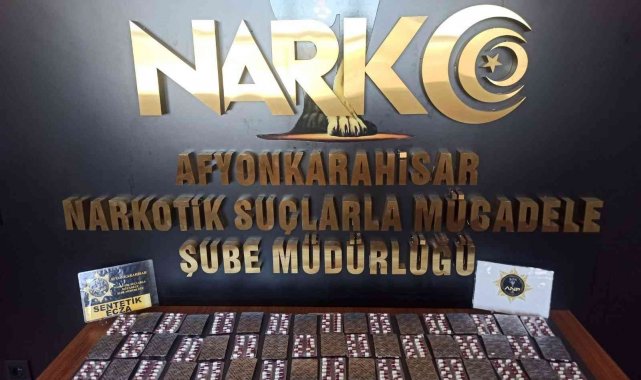 Polis durdurduğu araçta 800 adet uyuşturucu hap ele geçirdi