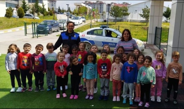 Polis ekipleri, anaokulu öğrencileriyle bir araya geldi