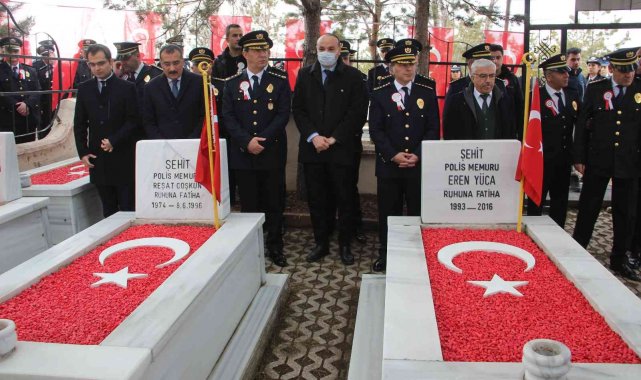 Polis Haftası'nda şehitler mezarları başında anıldı
