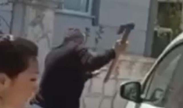 Polis komşusuna baltayla işte böyle saldırdı