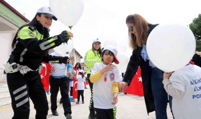 Polis özel bireyler ile bir araya geldi