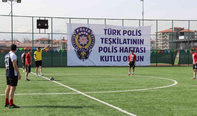 Polislerin futbol turnuvası çekişmeli geçti