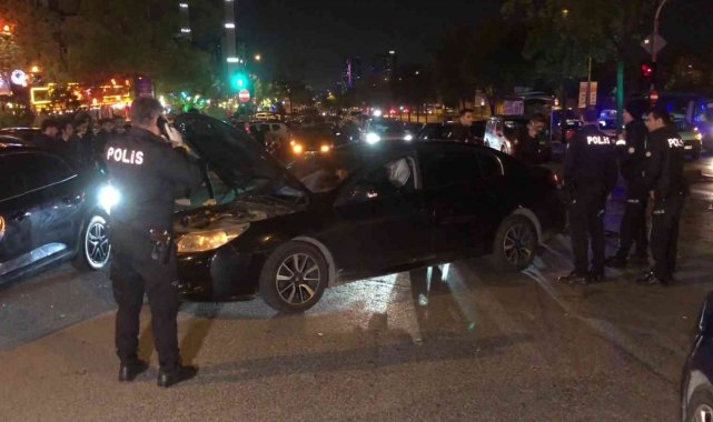 Polisten kaçan sürücü kaza yapınca yakalandı, kazada 2 kişi yaralandı