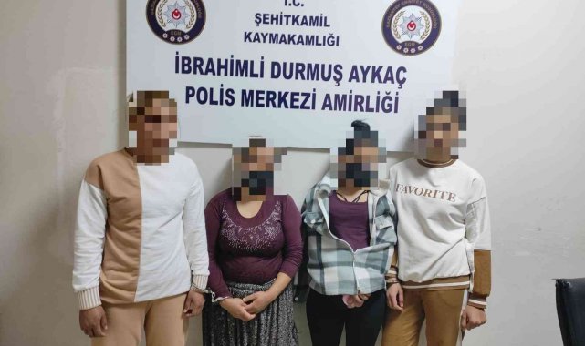 Polisten kaçarken çaldıkları parayı etrafa saçan 4 şüpheli yakalandı