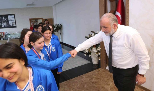 Potanın yıldızlarına Başkan Sandıkçı&#039;dan kutlama