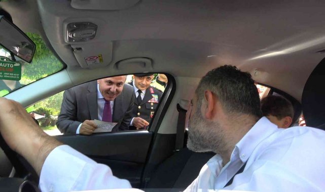 &quot;Bayramınız kemerli olsun&quot; mottosuyla sürücüler uyarıldı