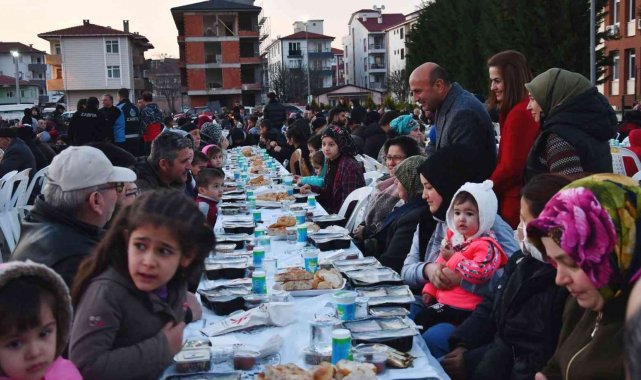 "Toplu iftarlar, çocuklarımızı eğitiyor"