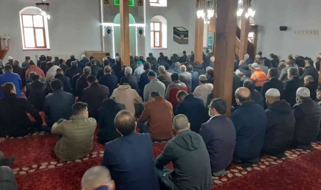 Ramazan ayının ilik Cuma namazında camiler doldu taştı