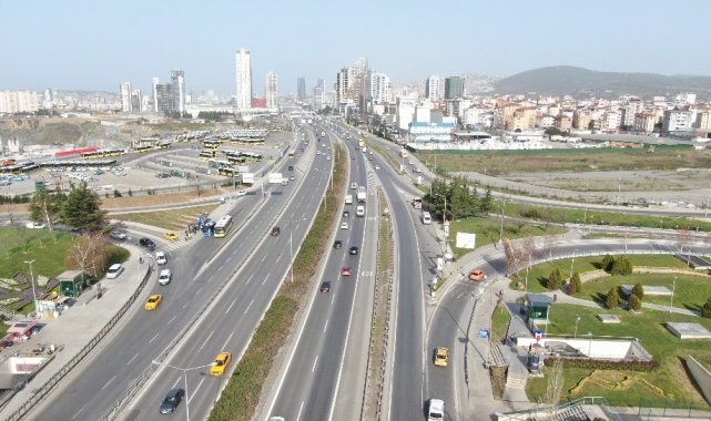 Ramazan ayının ilk gününde İstanbul'da trafik yollar boş kaldı