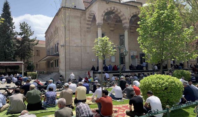 Ramazan ayının son cuması kılındı