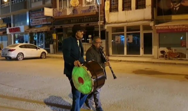 Ramazan davulcuları halkı hırsız ve dolandırıcılara karşı manilerle uyardı