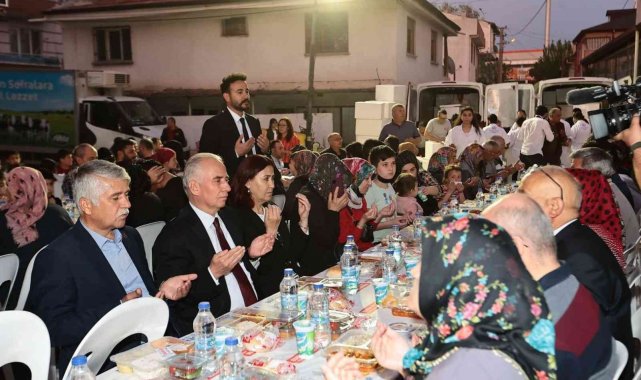 Ramazan'ın manevi iklimi iftar sofralarında yaşatılıyor